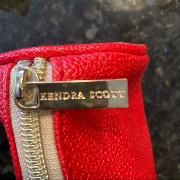 Kendra Scott Hot Pink Makeup Bag - Picture 3 of 6